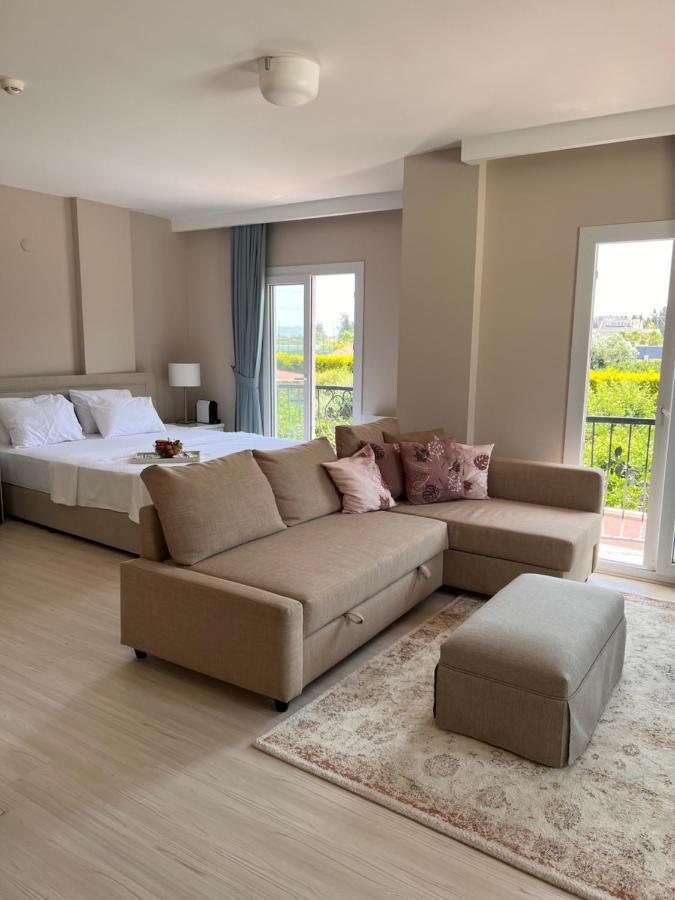B. Equine Range Hotel Narlidere Exterior foto